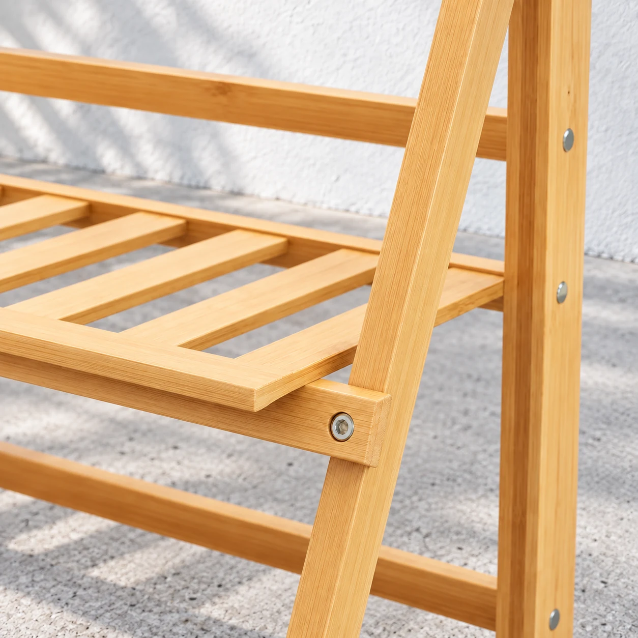 Bamboo shelf corner, slats and silver fixing screw